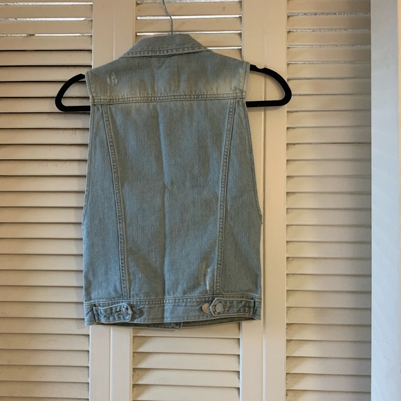 Melville Vest - Picture 2 of 3